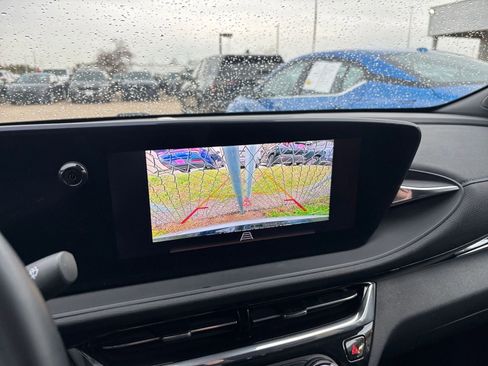 Used 2025 Buick Envista Sport Touring image 17