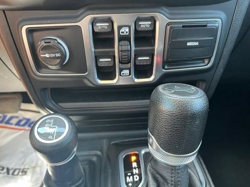 Used 2018 Jeep Wrangler Unlimited Sport S AWD/4WD image 37