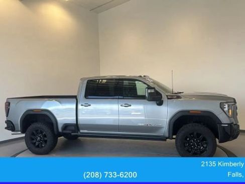 Used 2025 GMC Sierra 2500 AT4X AWD/4WD image 16