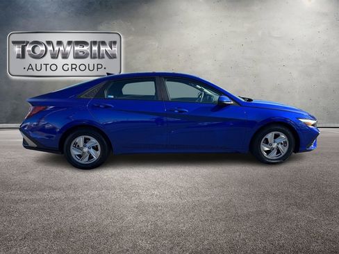 Used 2024 Hyundai Elantra SE image 3