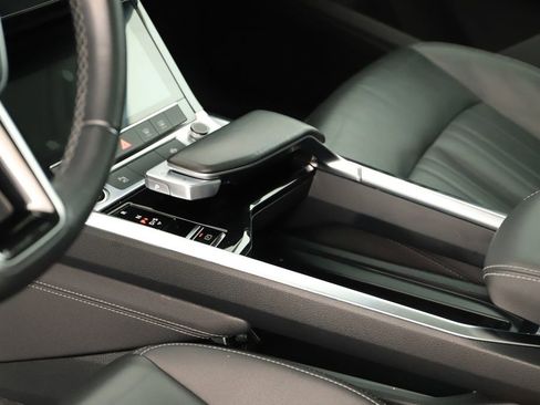 Certified 2022 Audi e-tron Premium image 17