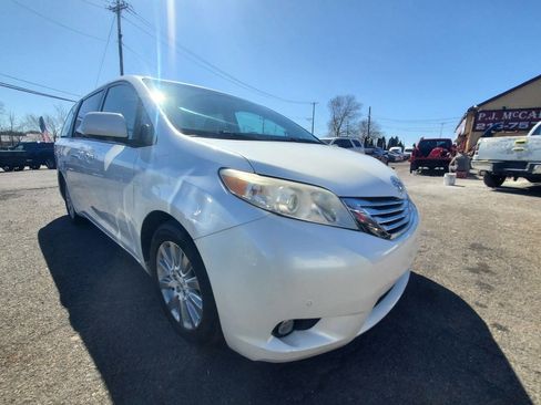 Used 2012 Toyota Sienna Limited w/ Premium Pkg image 7