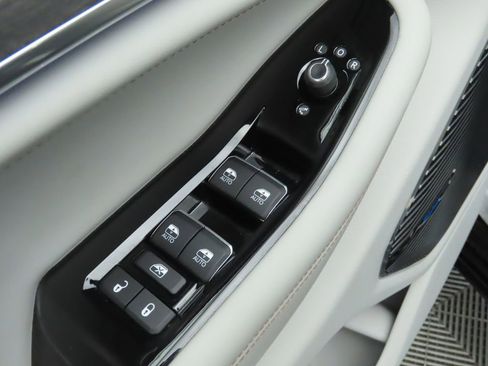 Used 2021 Jeep Grand Cherokee L Overland w/ Luxury Tech Group IV image 25