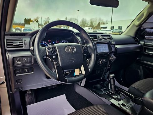 Used 2015 Toyota 4Runner Limited image 13