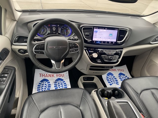 Used 2024 Chrysler Pacifica Touring-L FWD image 19