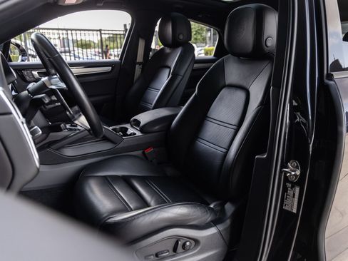 Certified 2023 Porsche Cayenne Platinum Edition AWD/4WD image 5