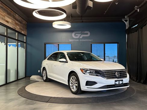 Used 2020 Volkswagen Passat 2.0T SE FWD image 1