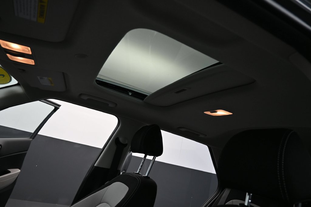 Certified 2025 Hyundai Venue SEL FWD image 14