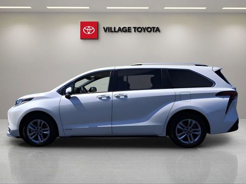 Certified 2021 Toyota Sienna Limited FWD image 2