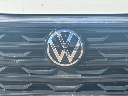 Used 2025 Volkswagen Atlas Cross Sport SE FWD image 38