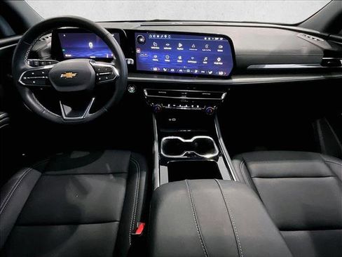 Used 2026 Chevrolet Traverse LT FWD image 16