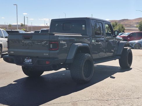 Used 2020 Jeep Gladiator Overland AWD/4WD image 3