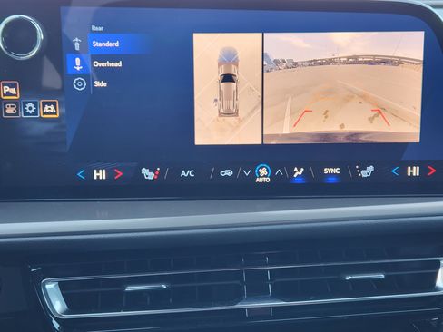 Used 2024 Chevrolet Traverse LT image 19