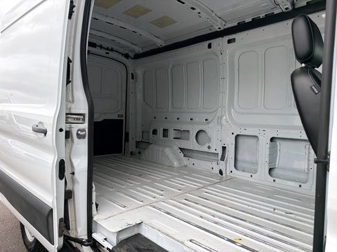 Used 2024 Ford Transit 250 148 Medium Roof RWD image 10