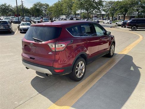 Used 2017 Ford Escape SE AWD/4WD image 3
