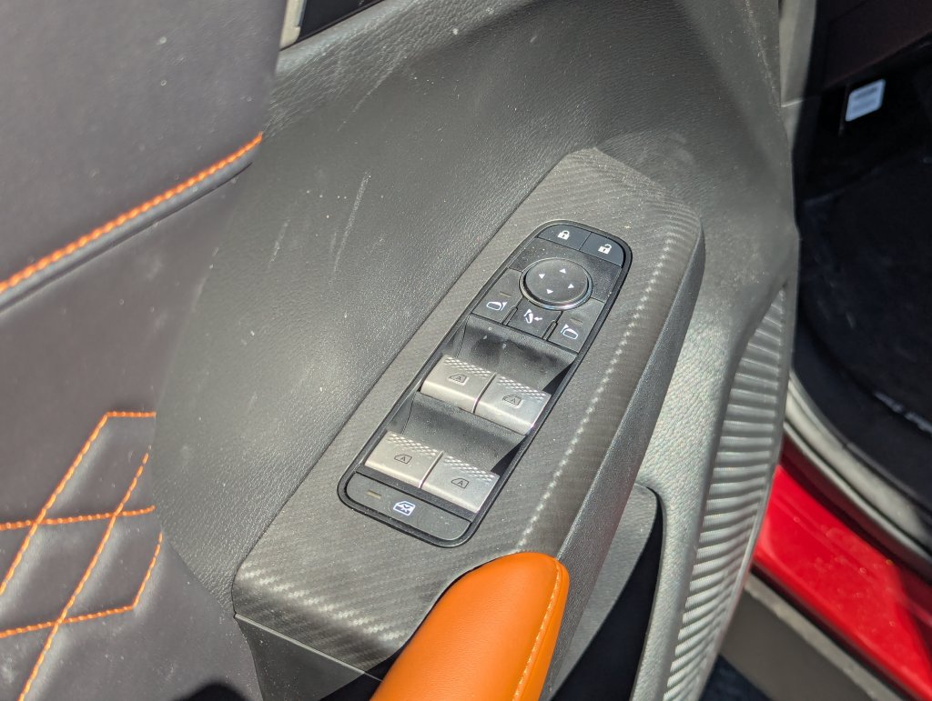 Used 2025 Mitsubishi Outlander 4WD Plug-In Hybrid image 31