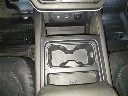 Certified 2024 Land Rover Defender 90 X-Dynamic SE image 26