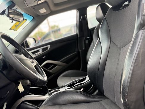 Used 2013 Hyundai Veloster w/ Style Pkg image 13