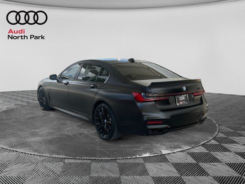 Used 2022 BMW 740i w/ M Sport Package RWD image 3