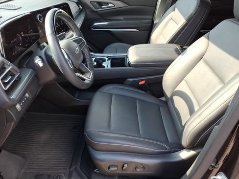 Used 2024 Chevrolet Traverse LT w/ Enhanced Driving Package AWD/4WD image 12