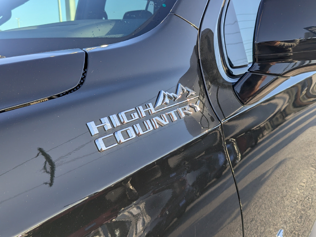 Used 2024 Chevrolet Tahoe High Country AWD/4WD image 8