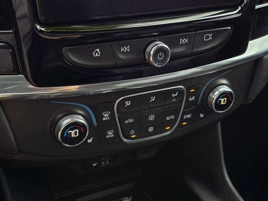 Used 2022 Chevrolet Traverse RS AWD/4WD image 32