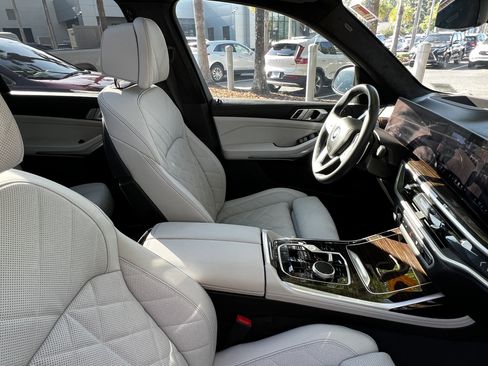 Used 2024 BMW X7 xDrive40i w/ Parking Assistance Package image 47