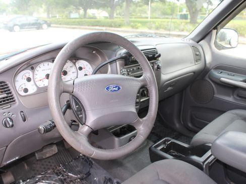 Used 2001 Ford Explorer Sport Trac 4x4 image 10