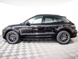 Certified 2022 Porsche Macan image 2