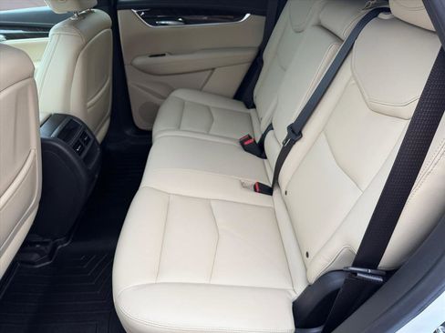 Used 2017 Cadillac XT5 FWD image 17