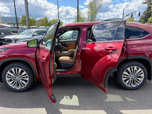 New 2026 Toyota Highlander Platinum image 22