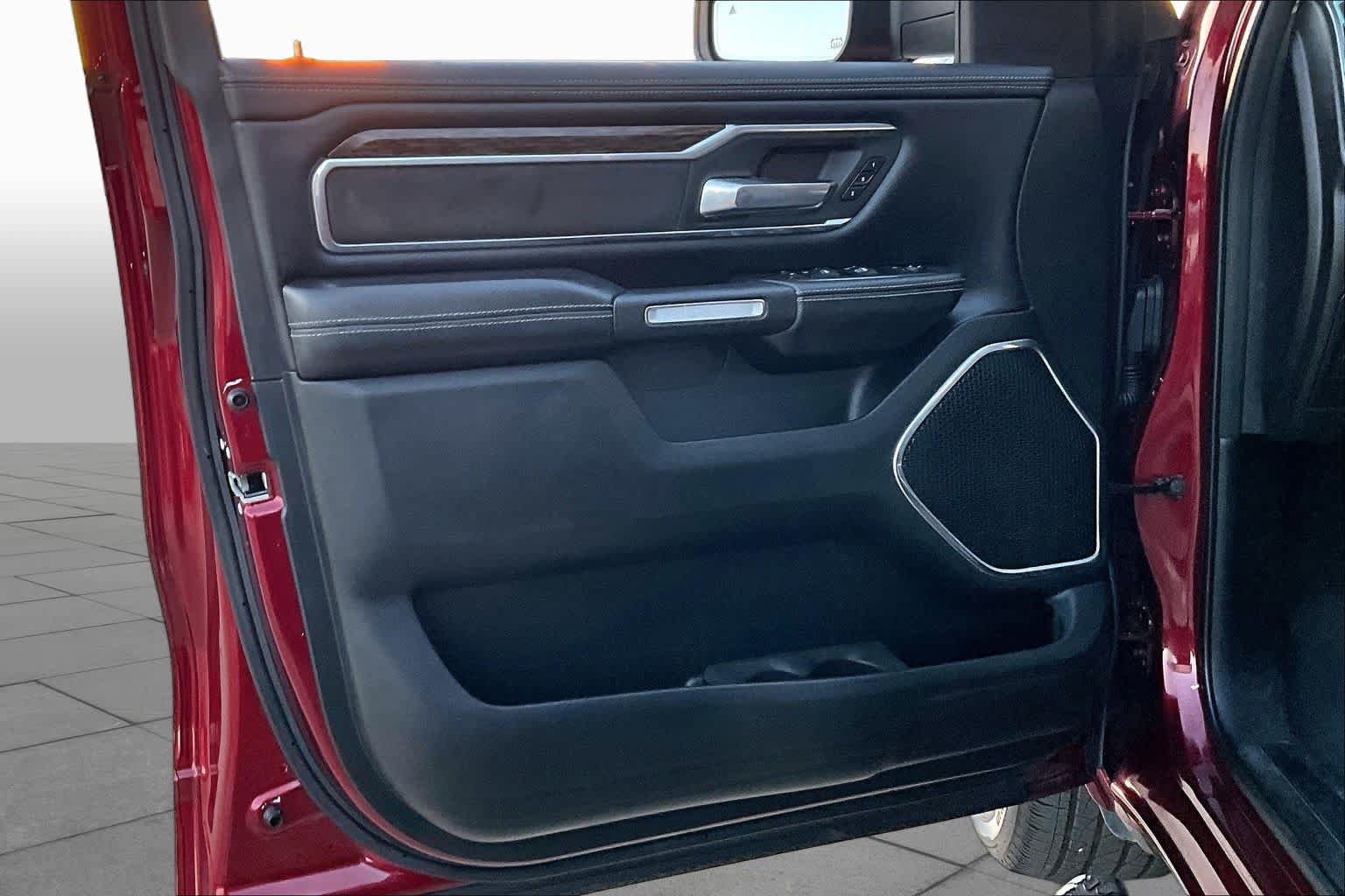 Used 2019 RAM 1500 Laramie RWD image 22