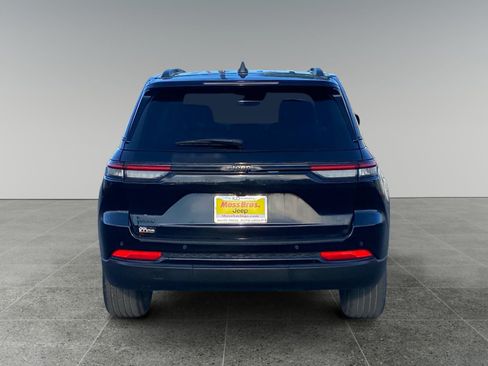 Used 2023 Jeep Grand Cherokee Altitude AWD/4WD image 4