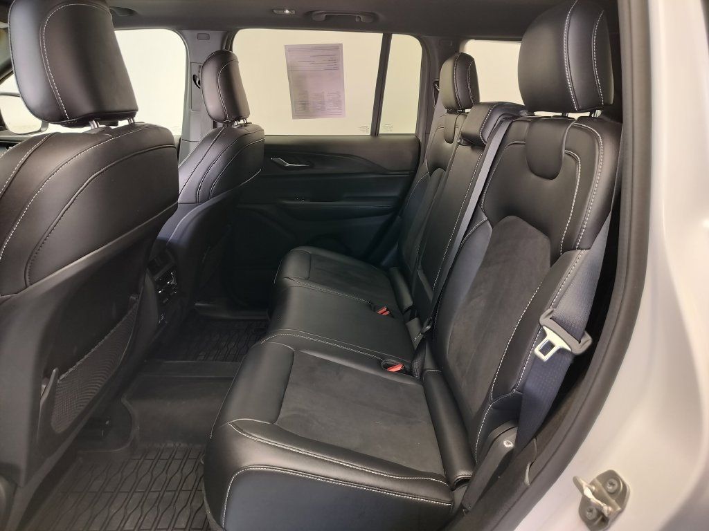 Used 2024 Jeep Grand Cherokee Altitude RWD image 18