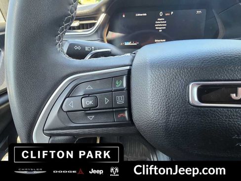 Used 2024 Jeep Grand Cherokee Laredo AWD/4WD image 22