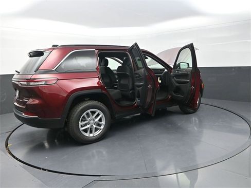 New 2025 Jeep Grand Cherokee Laredo image 31