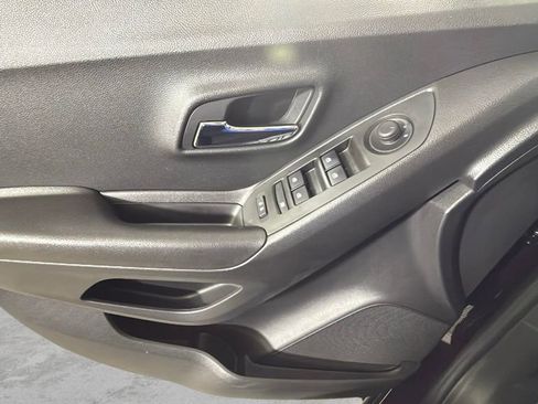 Used 2020 Chevrolet Trax LT w/ Driver Confidence Package image 24