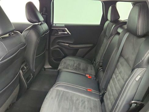 Used 2022 Mitsubishi Outlander SE image 21