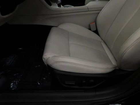 Used 2024 Genesis G70 2.5T image 37