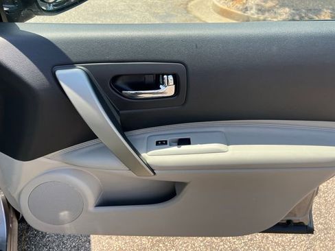 Used 2011 Nissan Rogue SV w/ SL Pkg FWD image 17