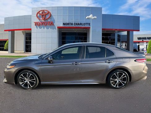 Used 2019 Toyota Camry SE image 5