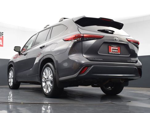 Used 2022 Toyota Highlander Limited image 36