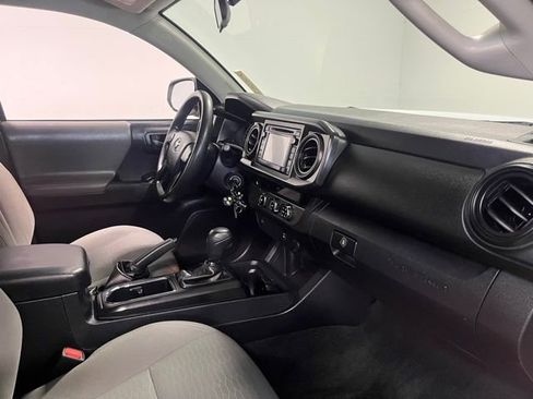 Used 2017 Toyota Tacoma SR image 11