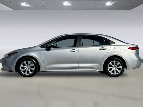 Used 2025 Toyota Corolla LE image 6