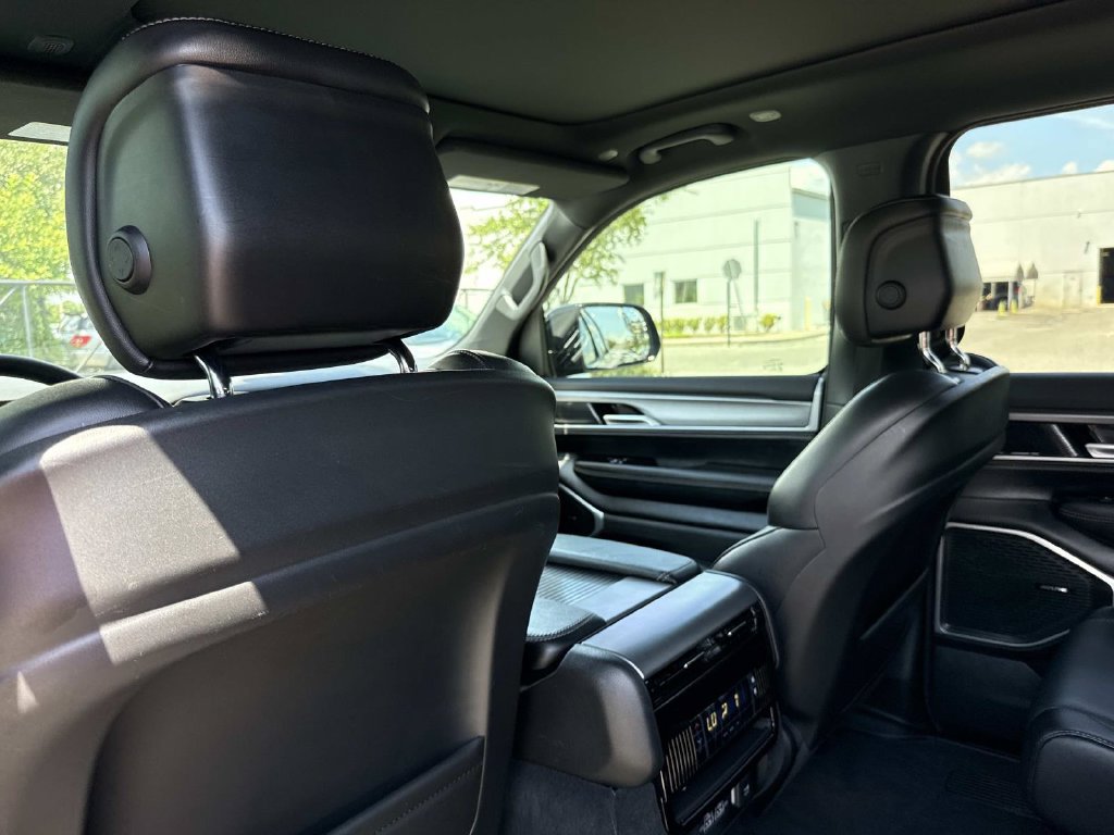 Used 2026 Jeep Grand Wagoneer L 2WD w/ Premium Group I image 13