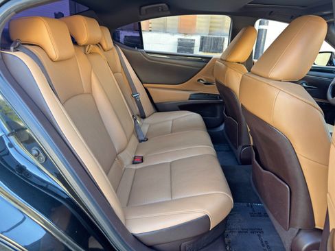 Used 2021 Lexus ES 300h w/ Accessory Package 2 FWD image 34