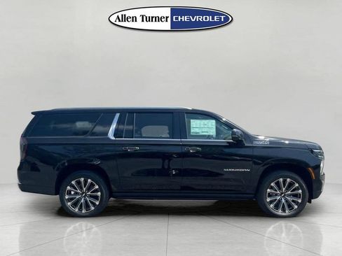New 2026 Chevrolet Suburban High Country AWD/4WD image 3