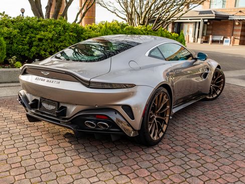 Used 2025 Aston Martin V8 Vantage Coupe image 37