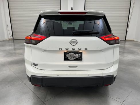 Used 2024 Nissan Rogue S FWD image 8