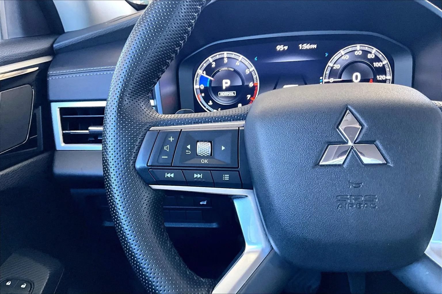 Used 2024 Mitsubishi Outlander SE AWD/4WD image 10